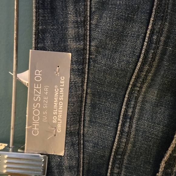 Chicos slimming girlfriend Jean sequin flowers on leg OR - Picture 5 of 6